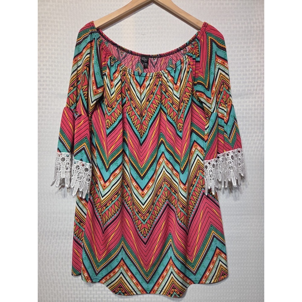 Win Win Women's XL Tunic Top Geometric Chevron‎ Print Lace Cuff Sleeves Stretch